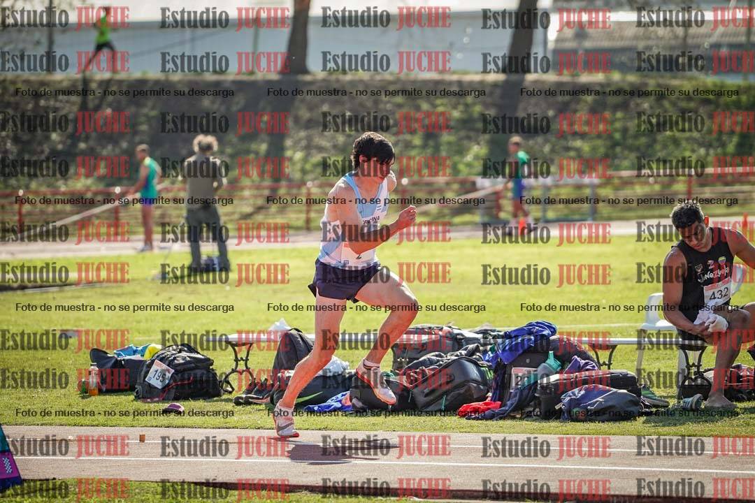 Fotos del salto en largo de varones - deca 2