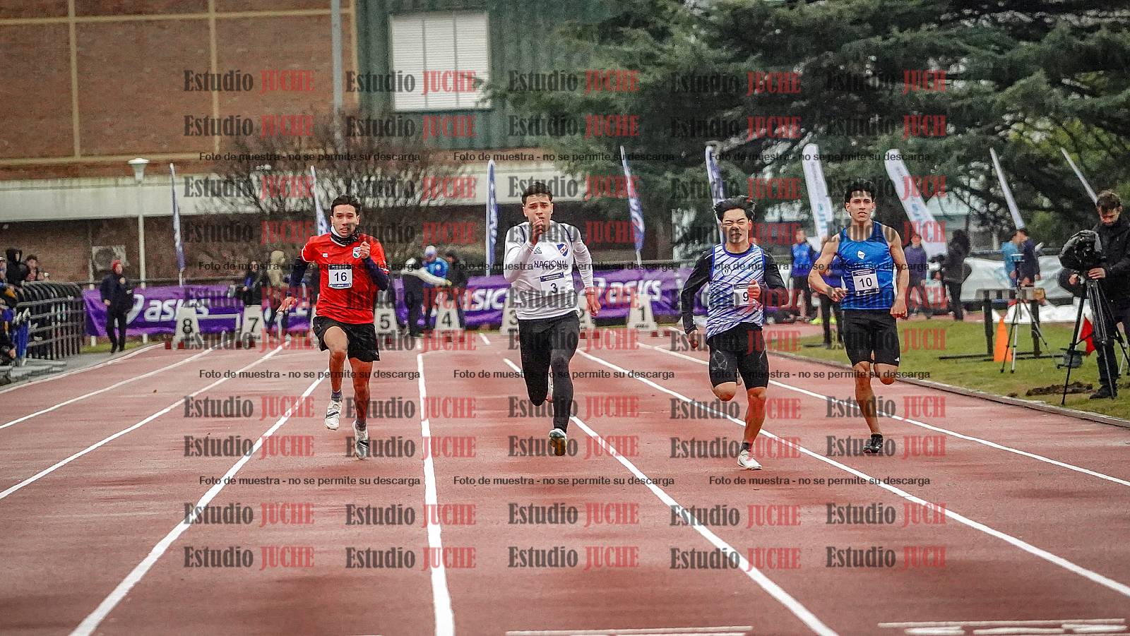 Fotos de los 100 m llanos de varones