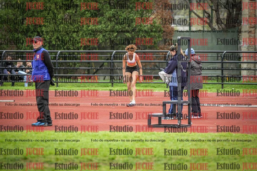 Fotos del salto en alto de mujeres y varones - todos los grupos