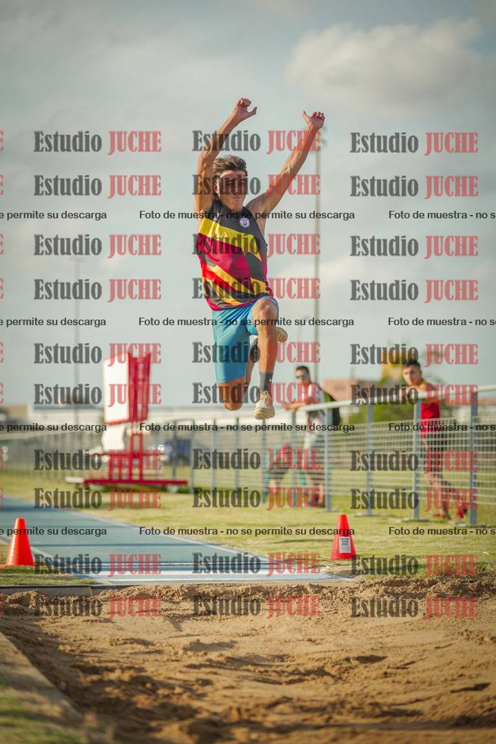 Fotos del salto en largo de varones