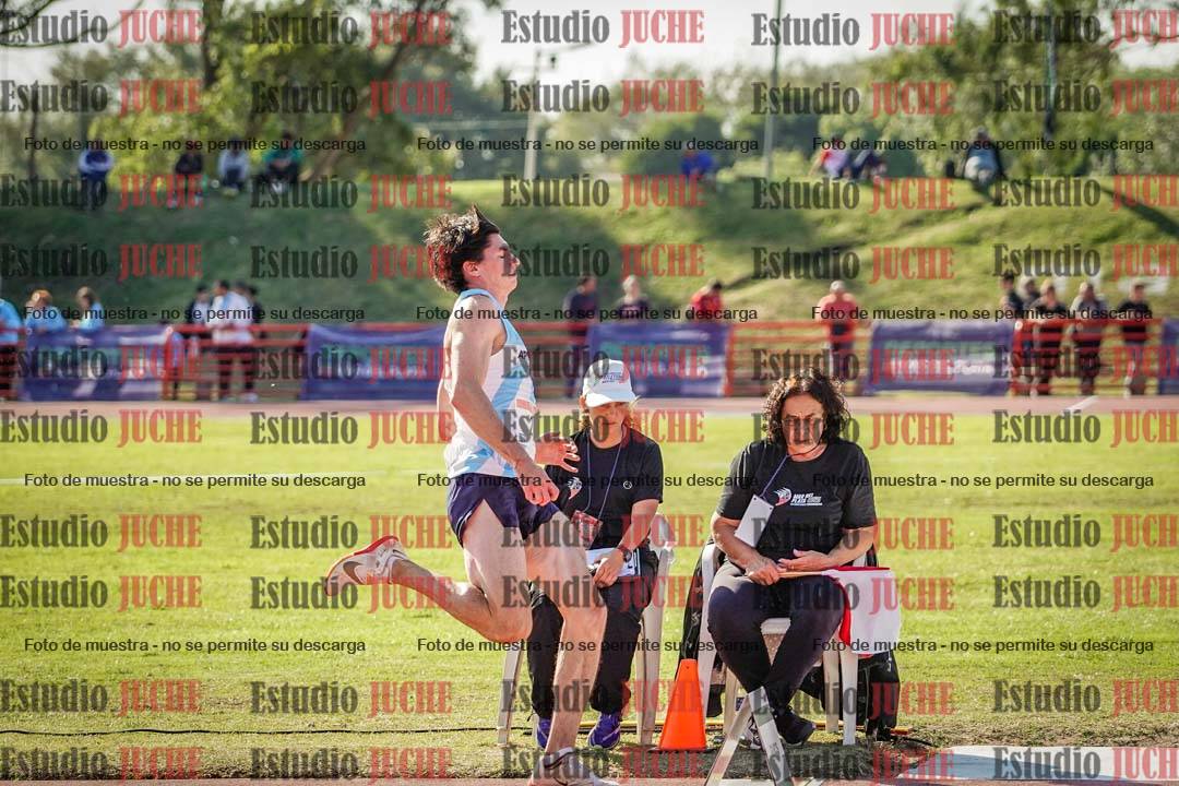 Fotos del salto en largo de varones - deca 2