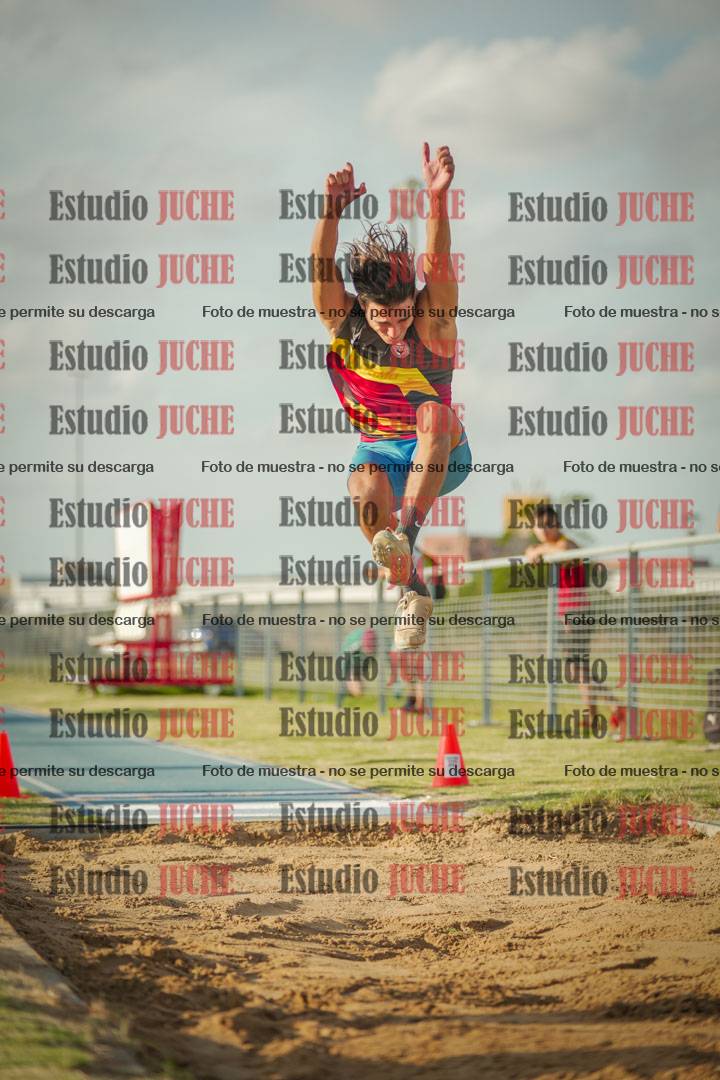 Fotos del salto en largo de varones