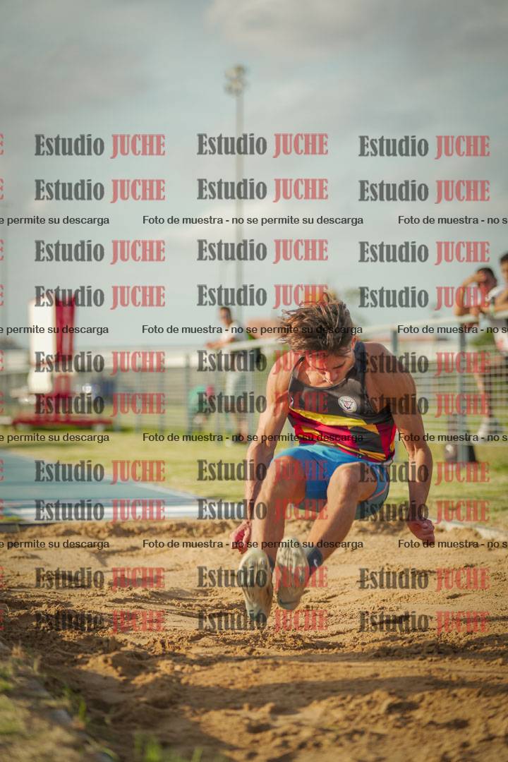 Fotos del salto en largo de varones