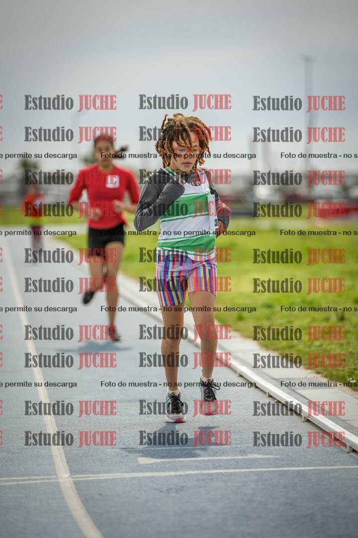 Fotos de los 800 m llanos de mujeres - U14