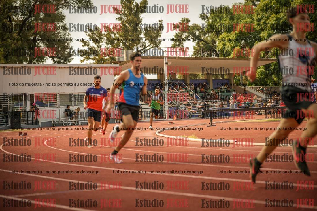 Fotos de los 400 m llanos de varones