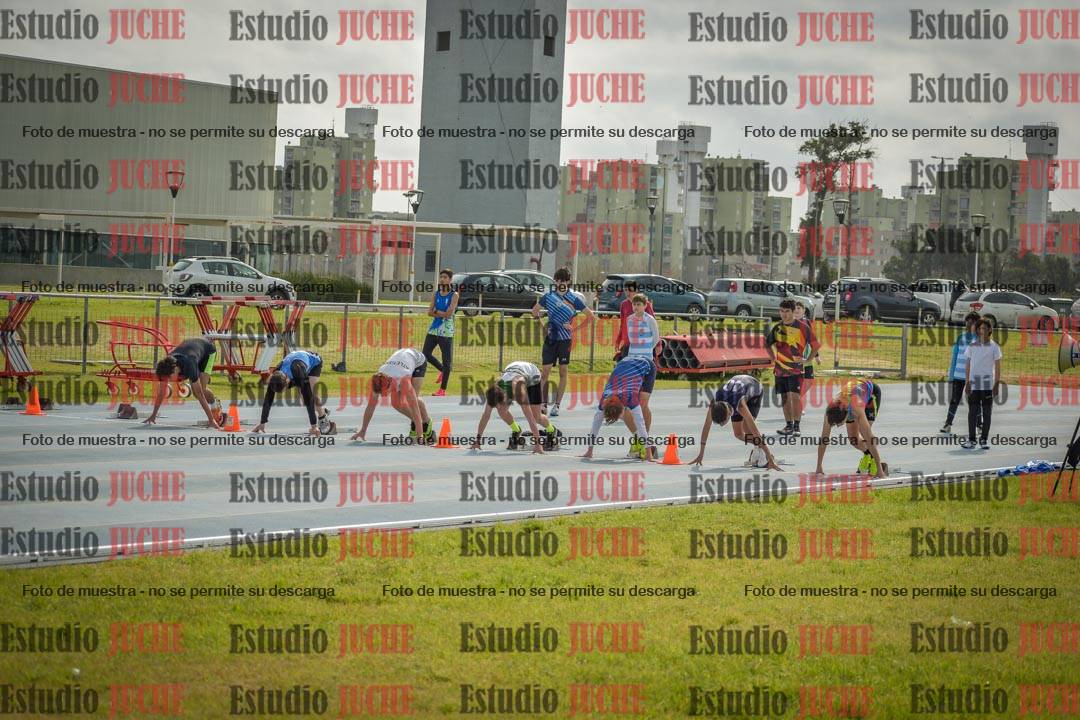 Fotos de los 80 m llanos de varones