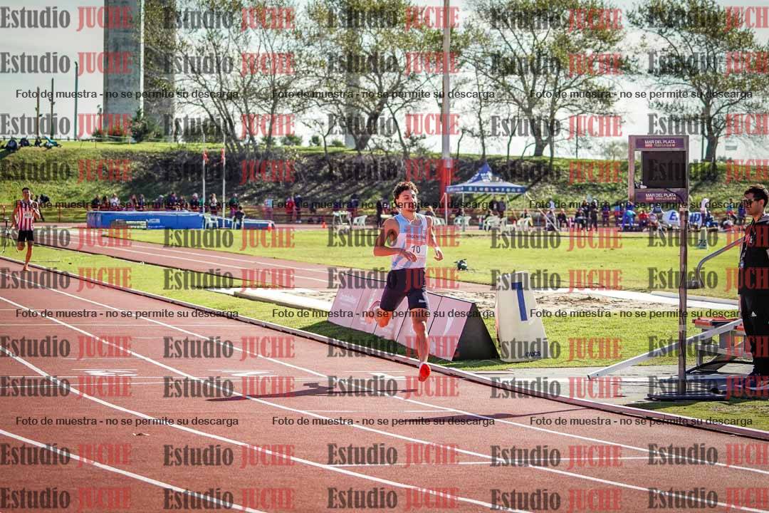 Fotos de los 800 m llanos de varones