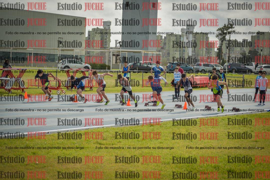 Fotos de los 80 m llanos de varones