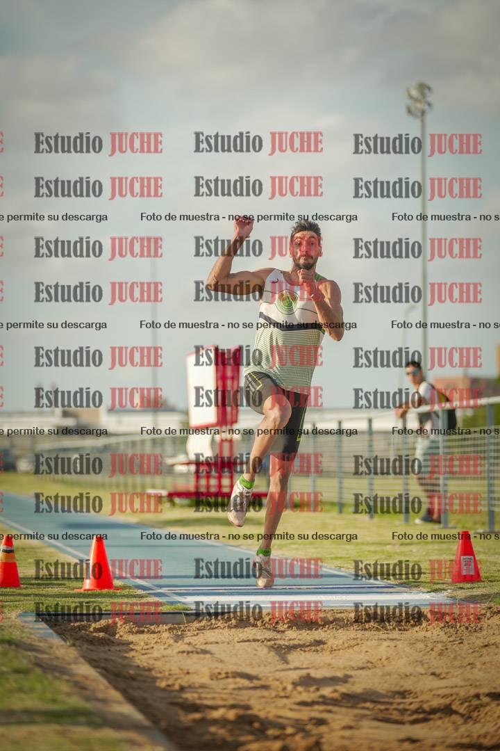 Fotos del salto en largo de varones