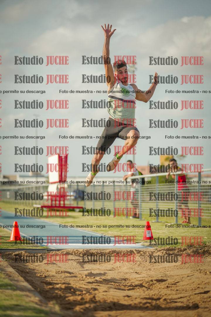 Fotos del salto en largo de varones