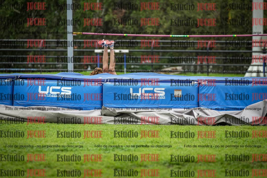 Fotos del salto en alto de mujeres y varones - todos los grupos