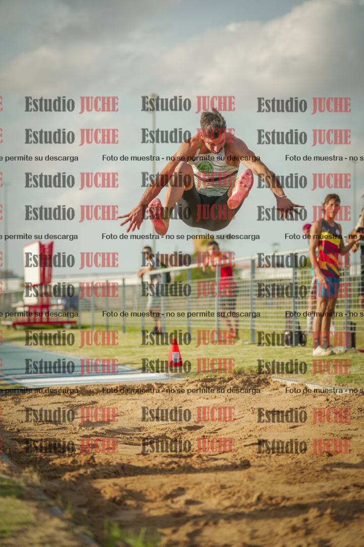 Fotos del salto en largo de varones