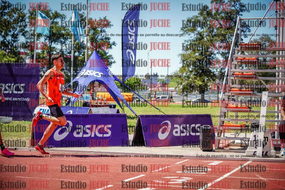 Fotos de los 800 m llanos de varones