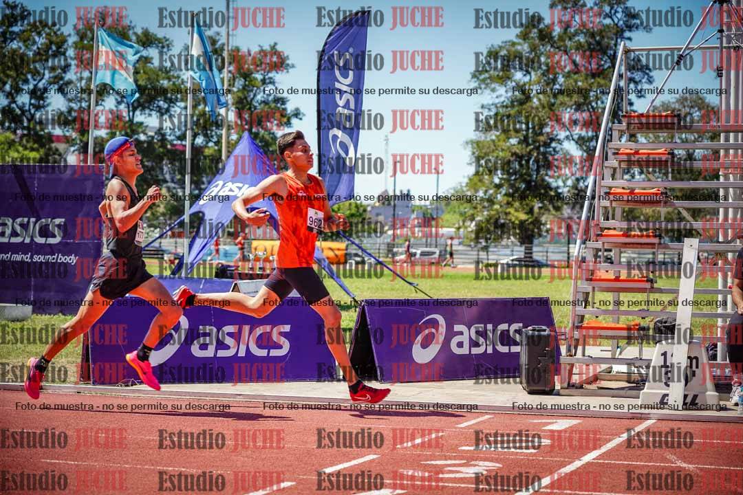 Fotos de los 800 m llanos de varones