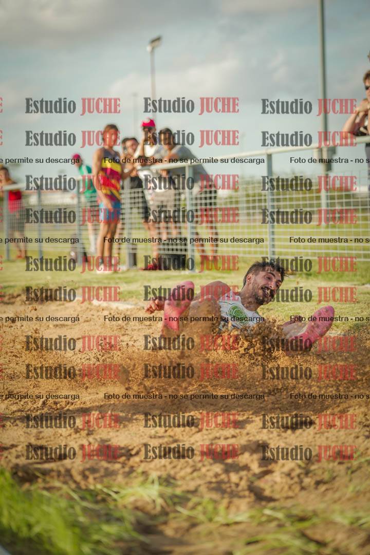 Fotos del salto en largo de varones