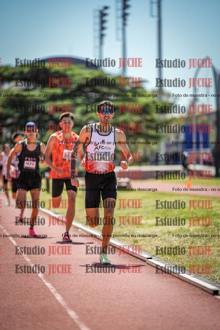 Fotos de los 800 m llanos de varones
