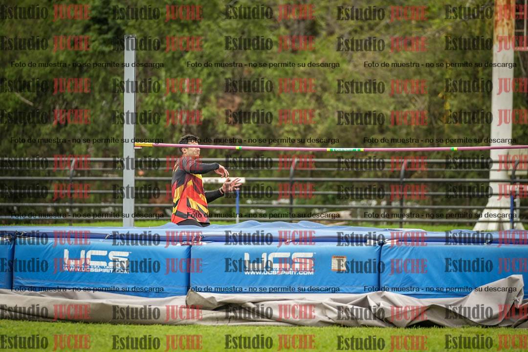 Fotos del salto en alto de mujeres y varones - todos los grupos