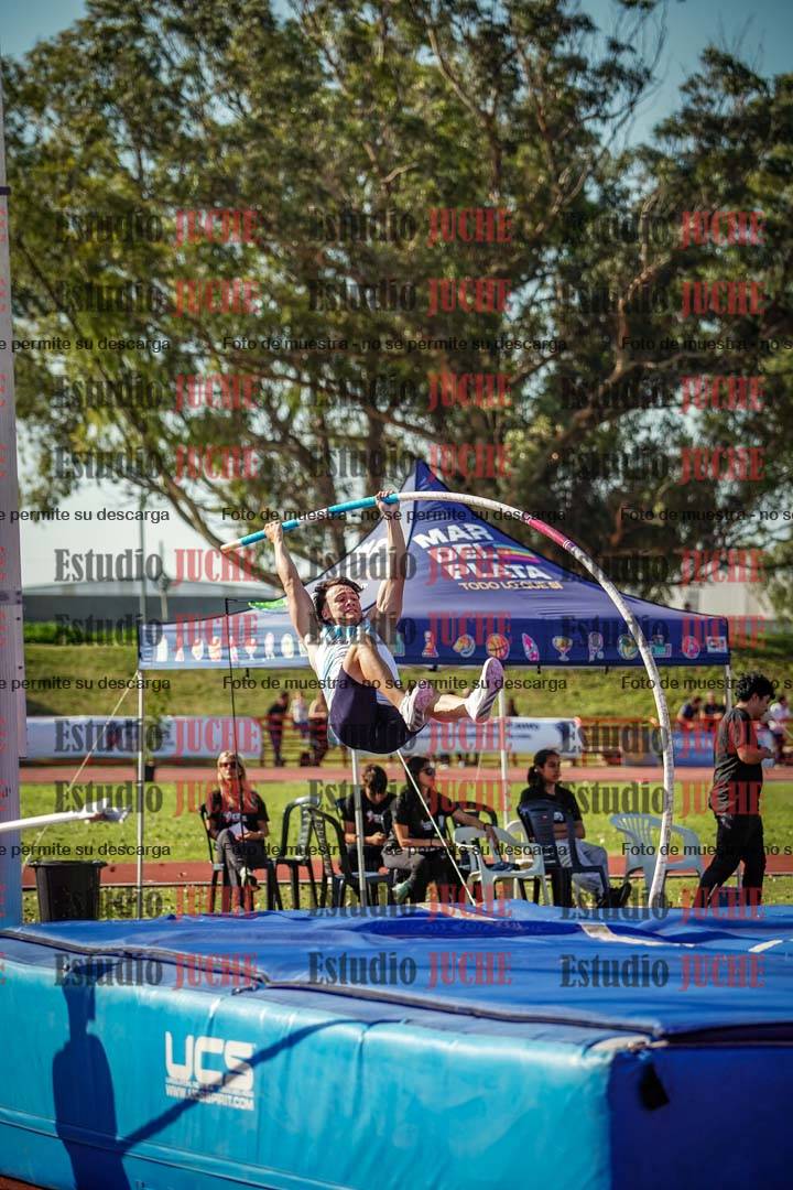 Fotos del salto con garrocha de varones - FINAL
