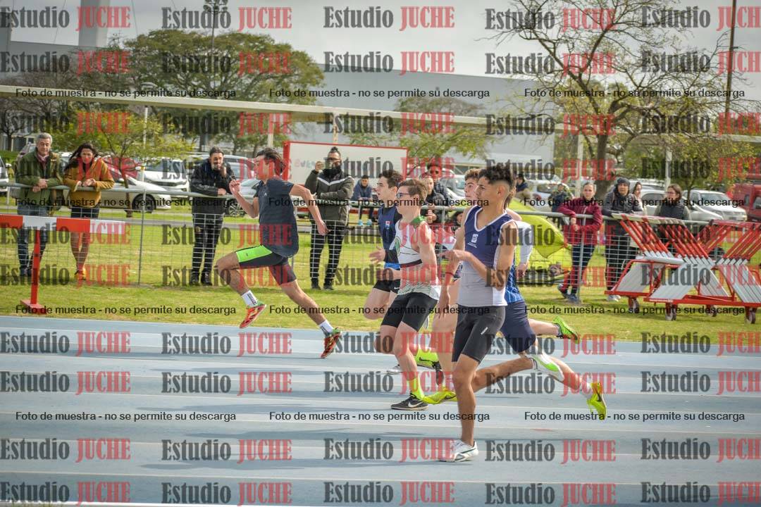 Fotos de los 80 m llanos de varones