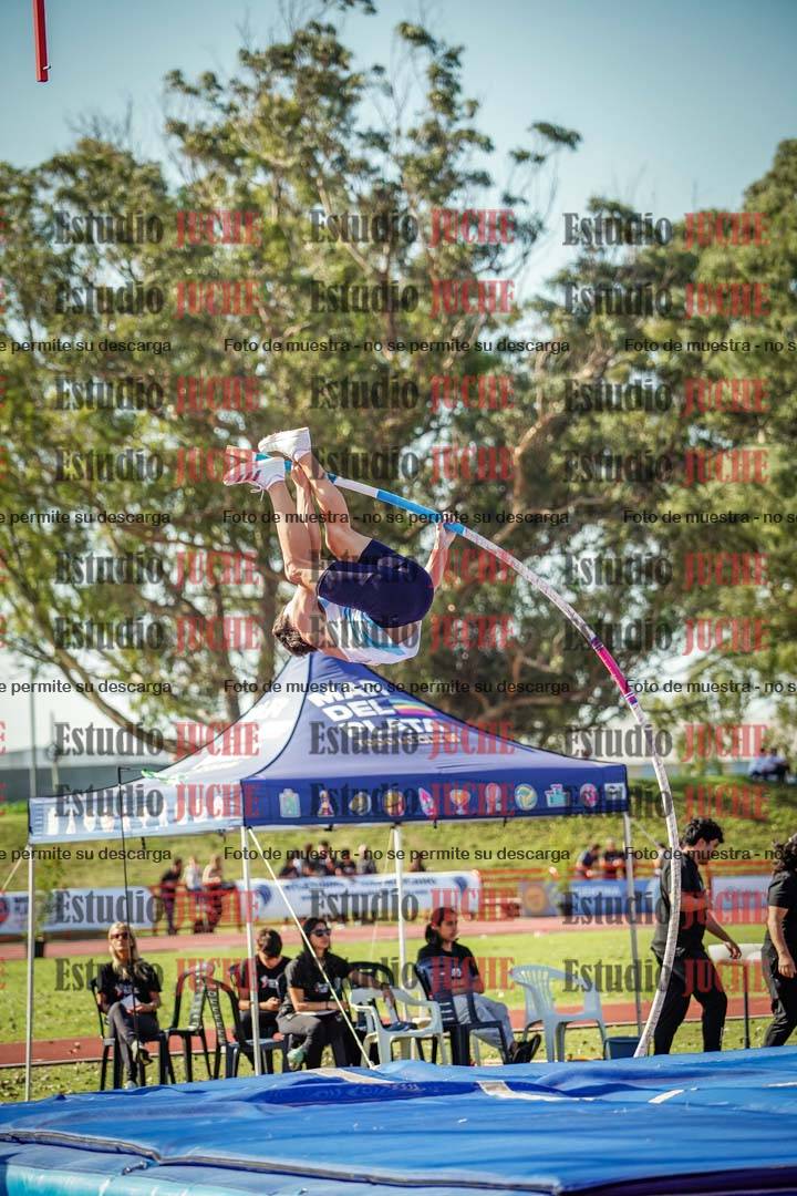 Fotos del salto con garrocha de varones - FINAL