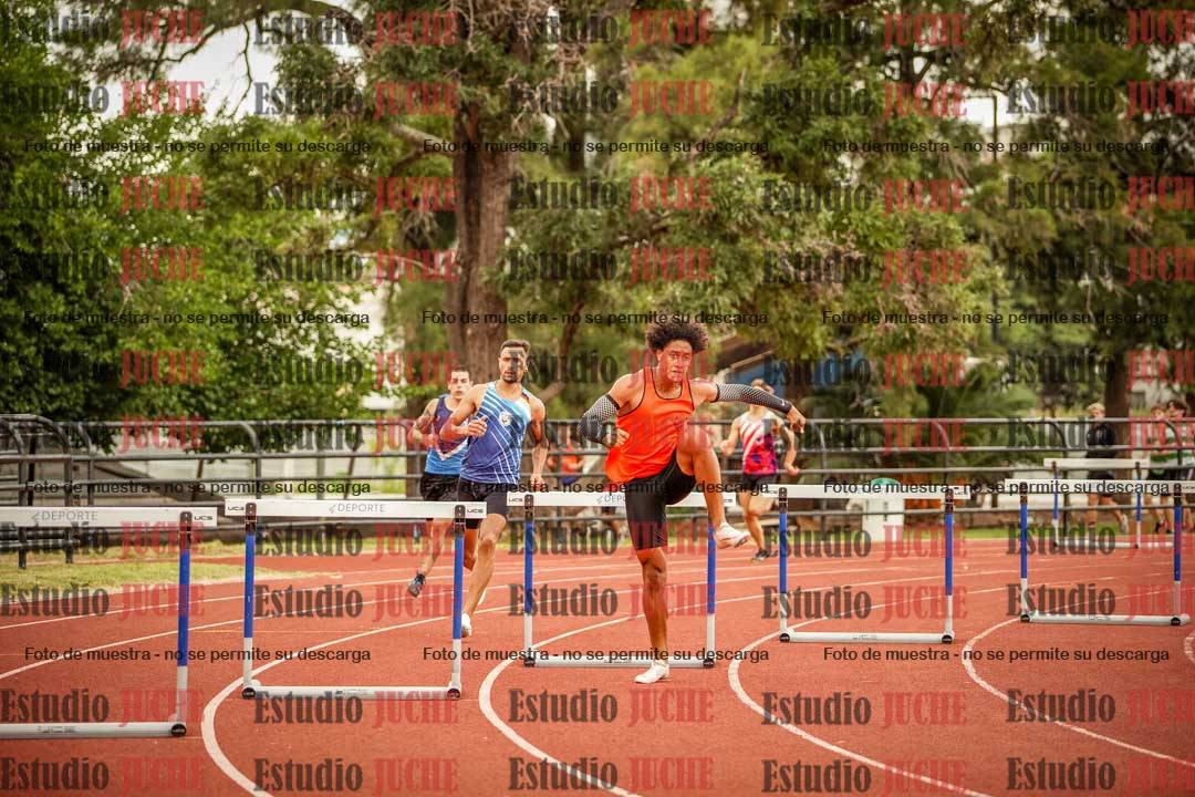 Fotos de los 400 m con vallas de varones