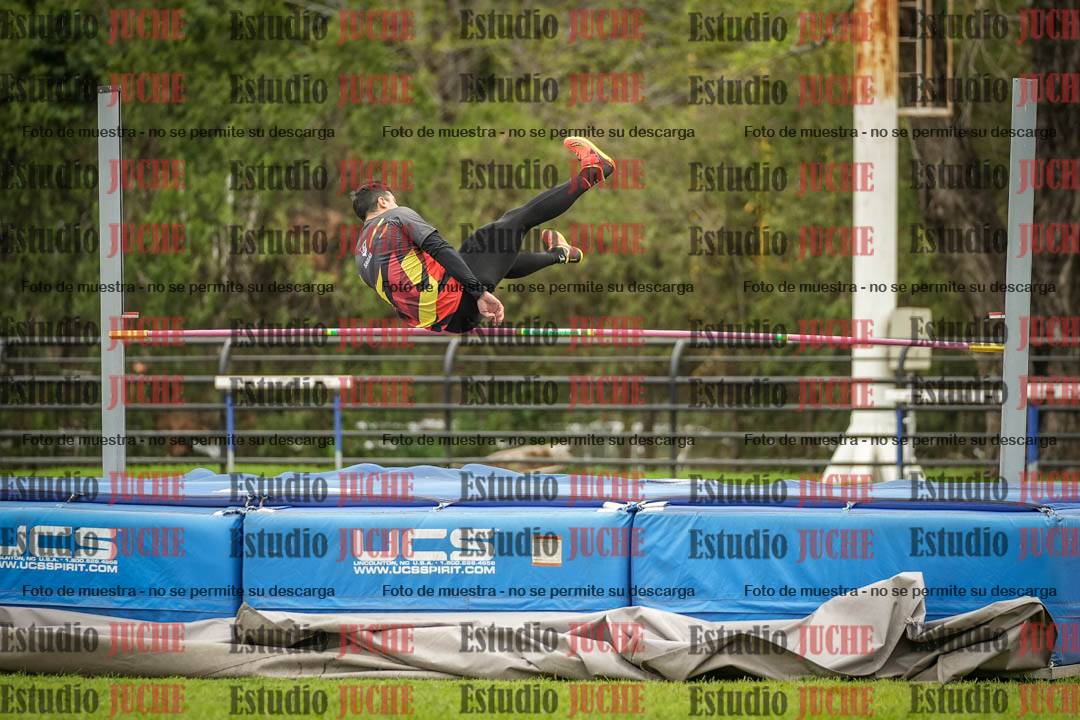 Fotos del salto en alto de mujeres y varones - todos los grupos