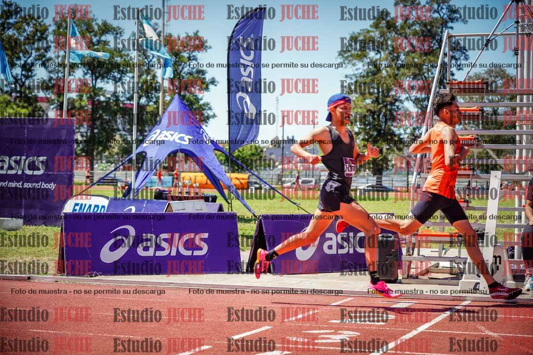Fotos de los 800 m llanos de varones