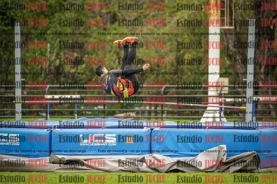 Fotos del salto en alto de mujeres y varones - todos los grupos