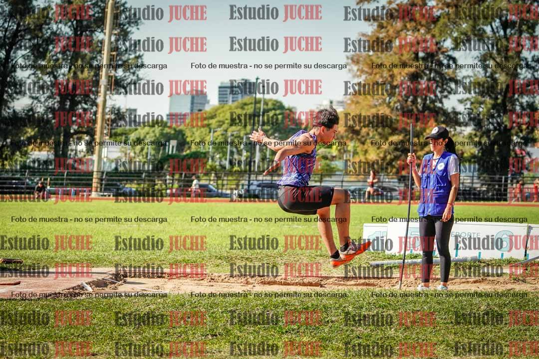 Fotos del salto en largo de varones