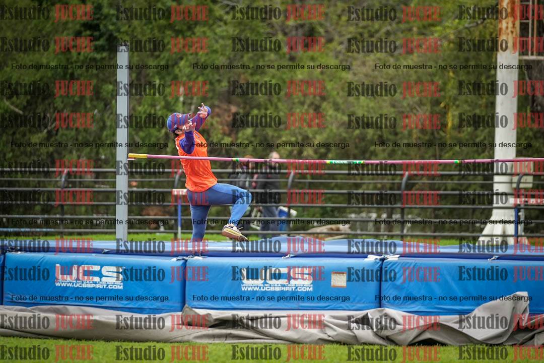 Fotos del salto en alto de mujeres y varones - todos los grupos