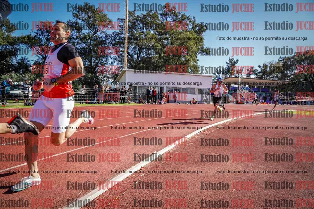 Fotos de los 800 m llanos de varones