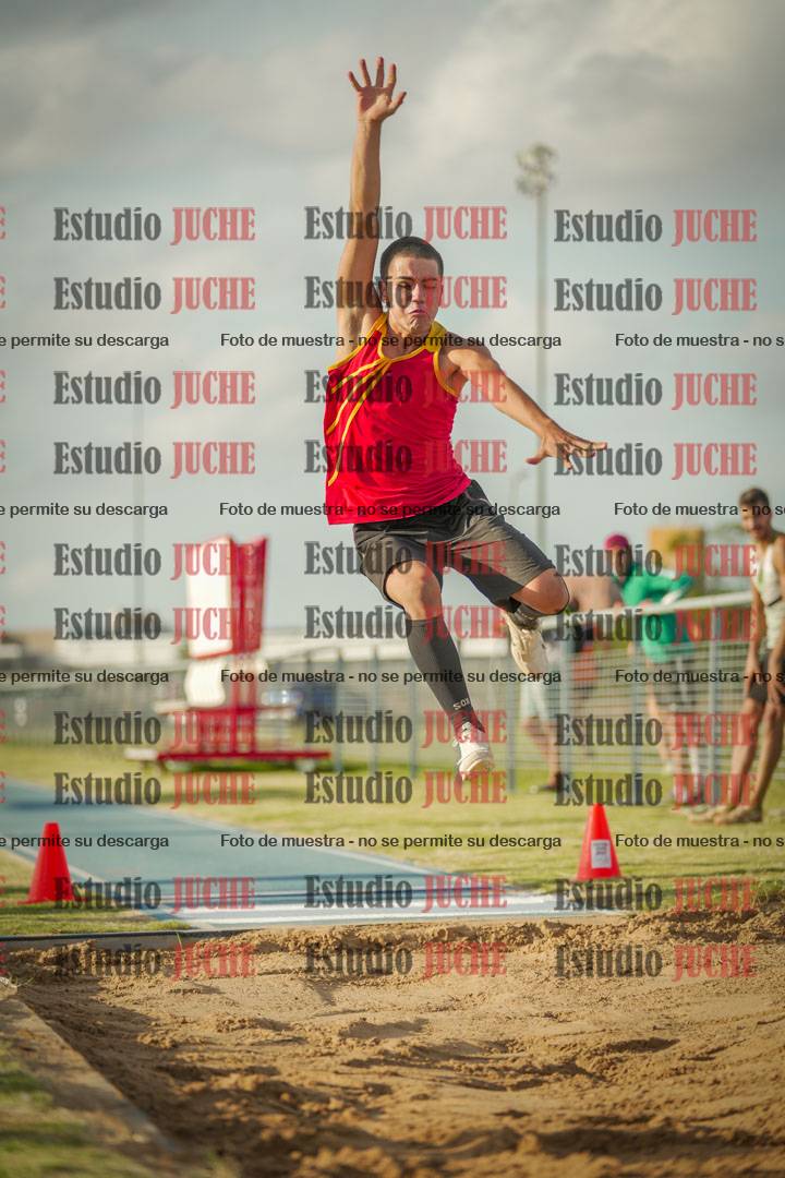Fotos del salto en largo de varones