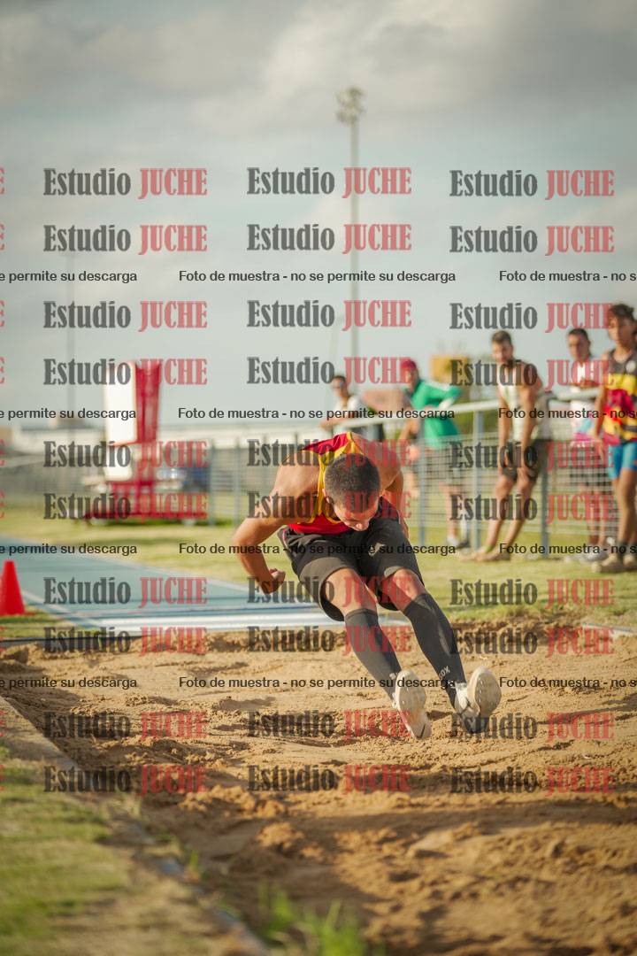 Fotos del salto en largo de varones