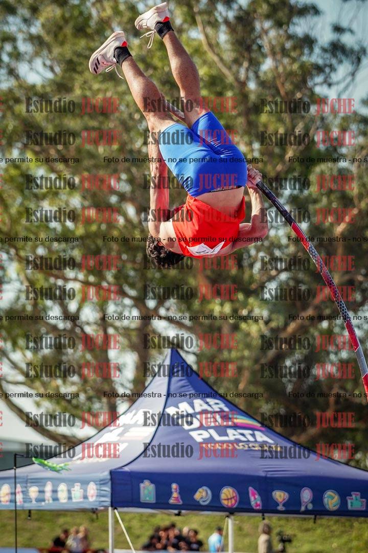 Fotos del salto con garrocha de varones - FINAL