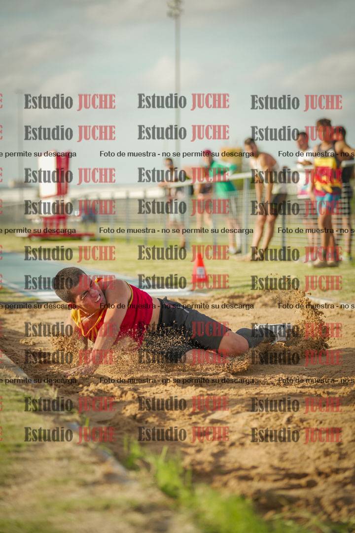 Fotos del salto en largo de varones