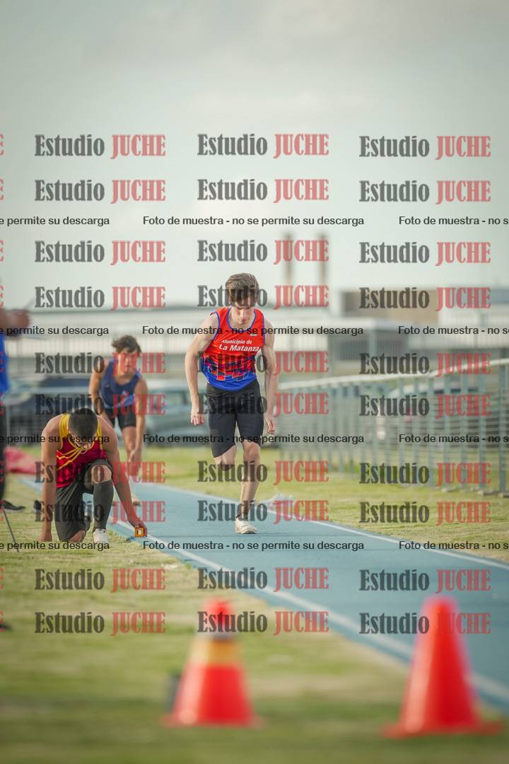 Fotos del salto en largo de varones