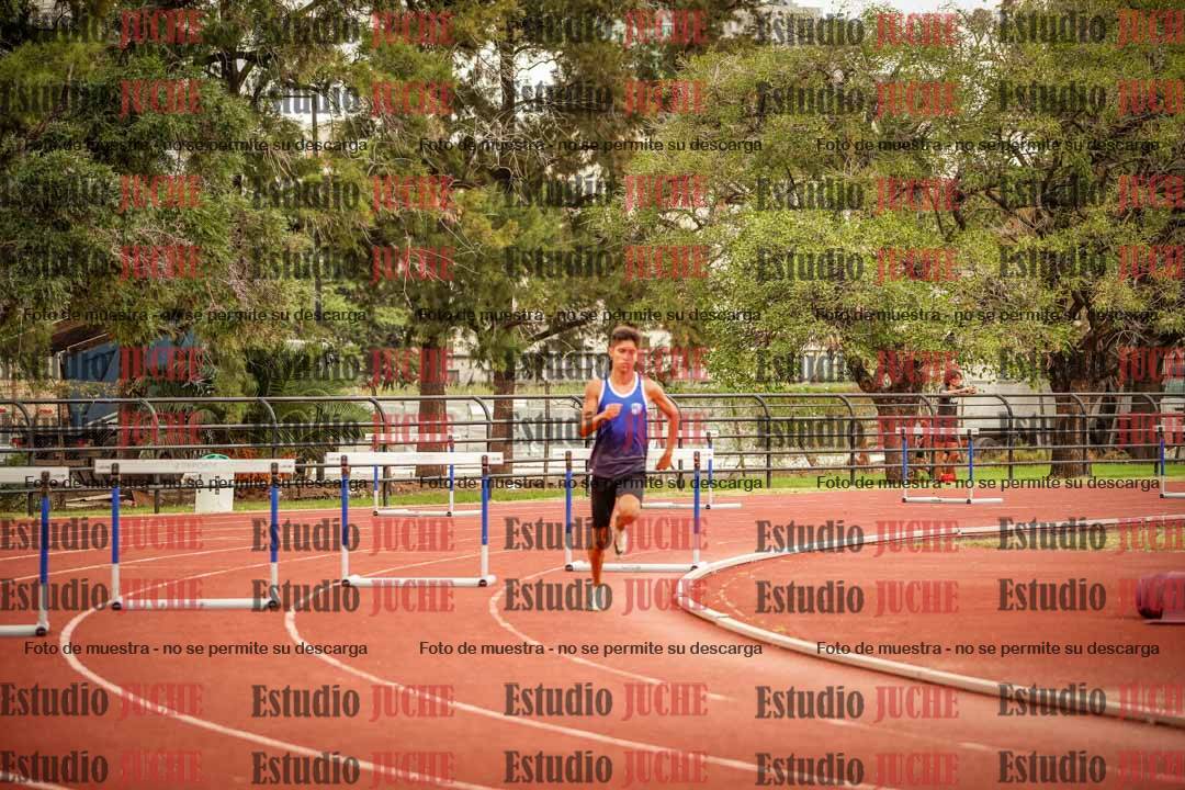 Fotos de los 400 m con vallas de varones