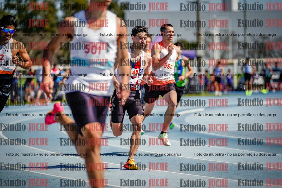 Fotos de los 800 m llanos de varones