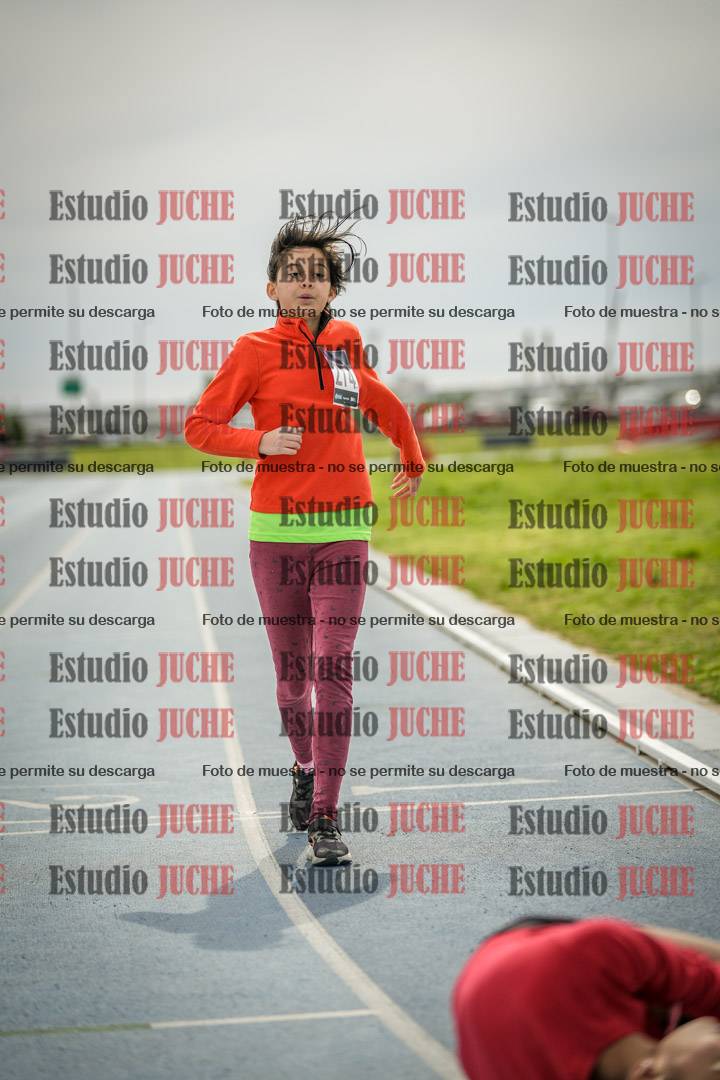 Fotos de los 800 m llanos de mujeres - U14