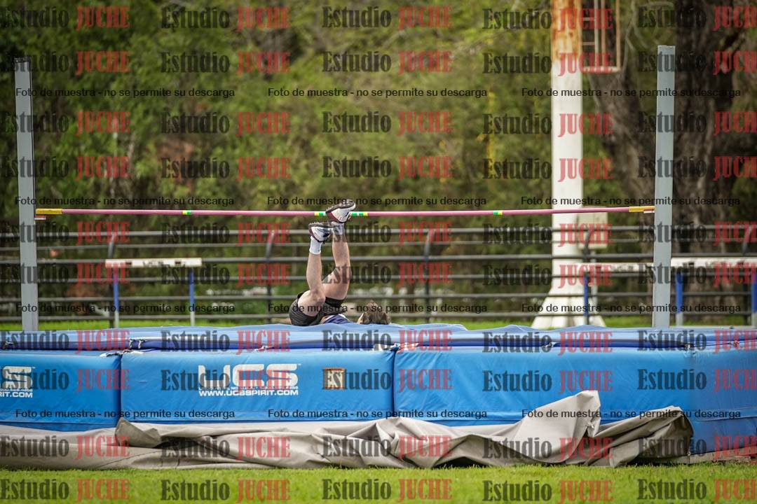 Fotos del salto en alto de mujeres y varones - todos los grupos