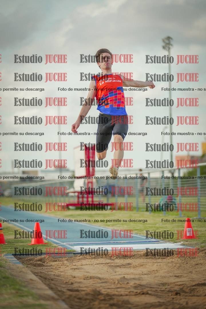 Fotos del salto en largo de varones