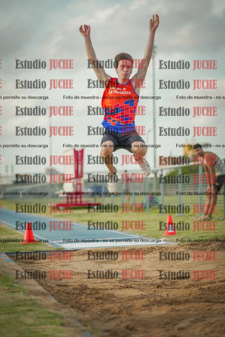 Fotos del salto en largo de varones