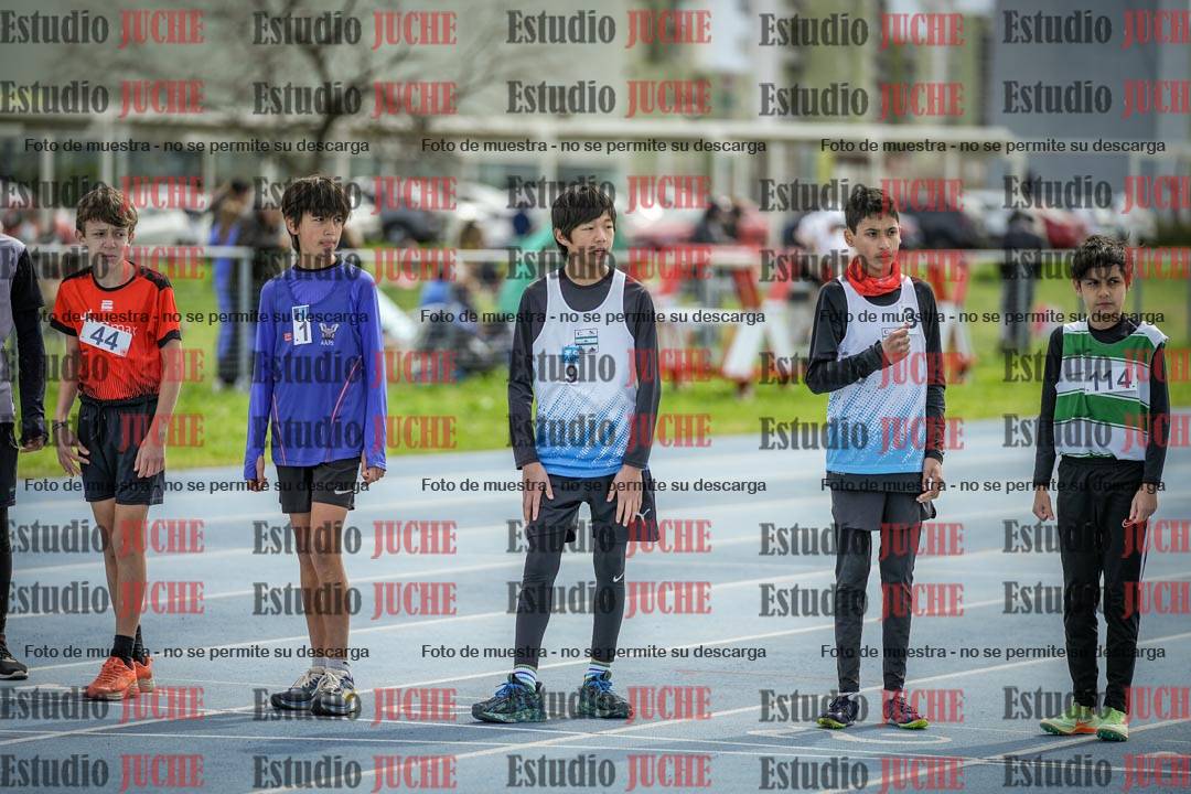 Fotos de los 800 m llanos de varones - U14