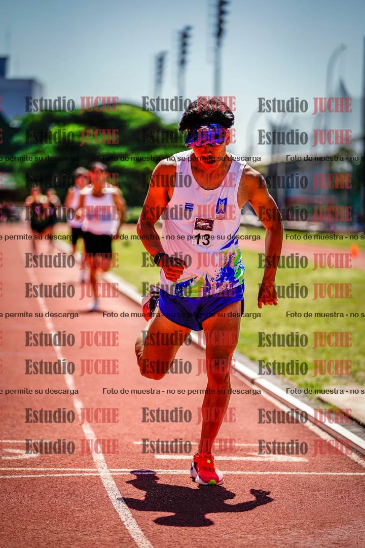 Fotos de los 800 m llanos de varones