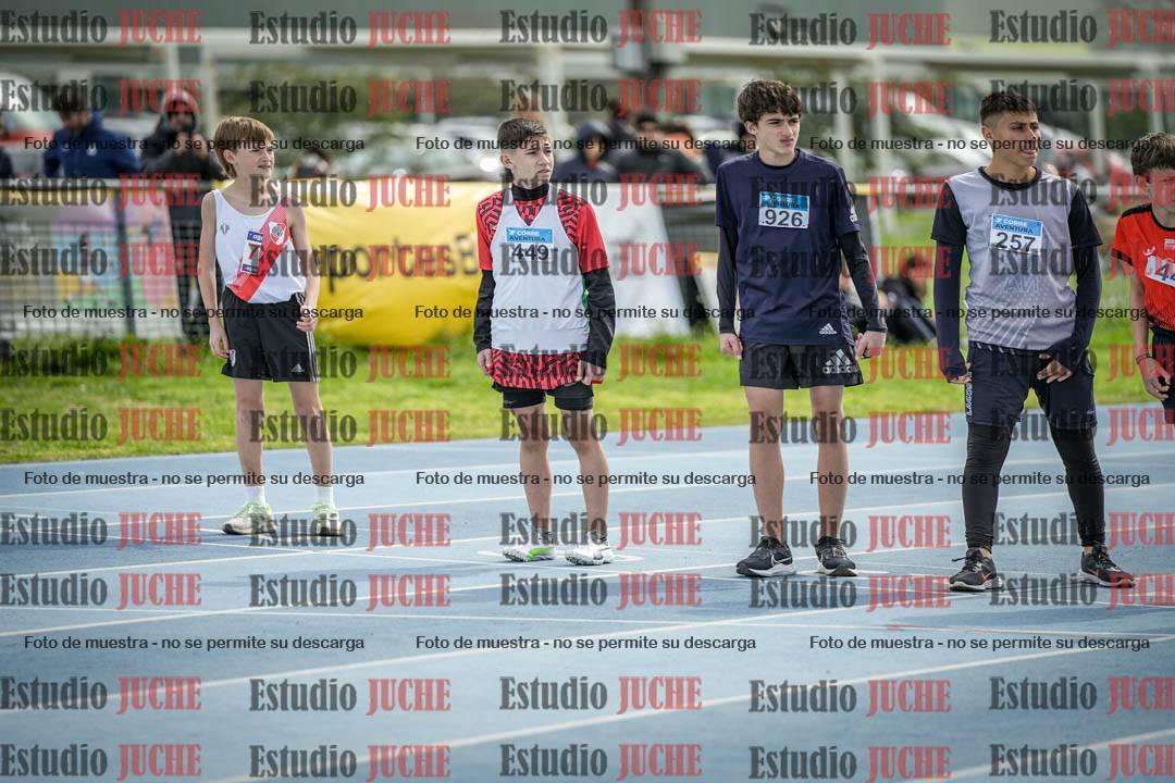 Fotos de los 800 m llanos de varones - U14