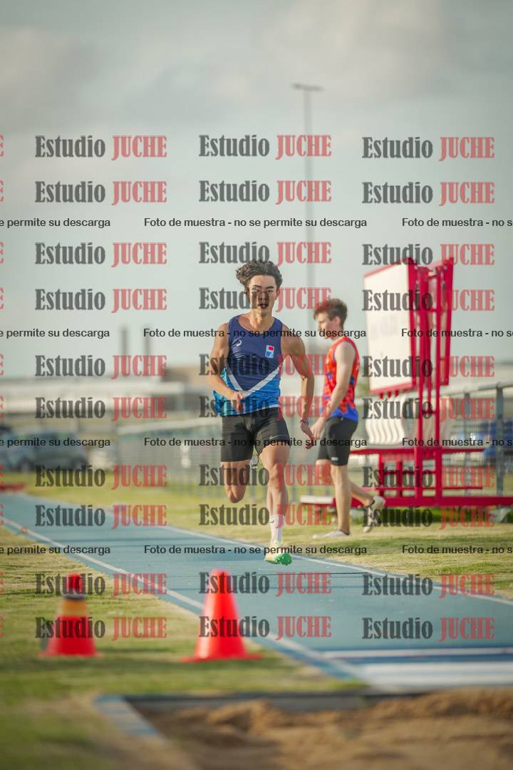Fotos del salto en largo de varones