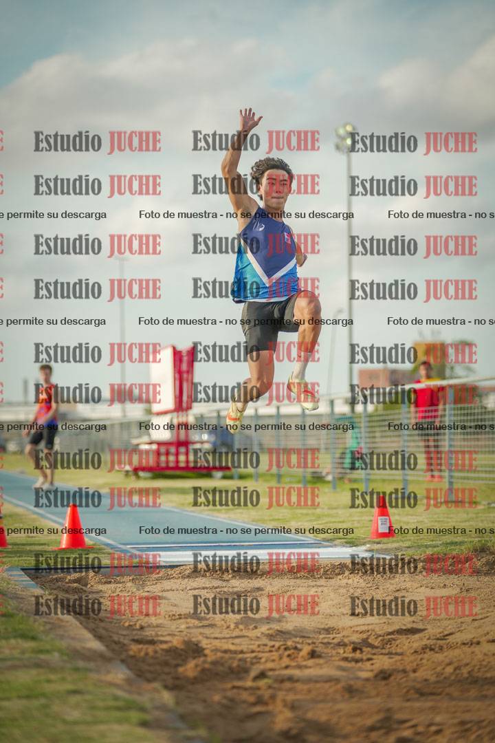 Fotos del salto en largo de varones
