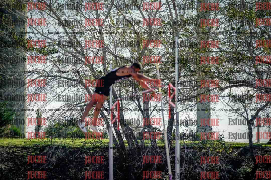 Fotos del salto con garrocha de varones - deca 8
