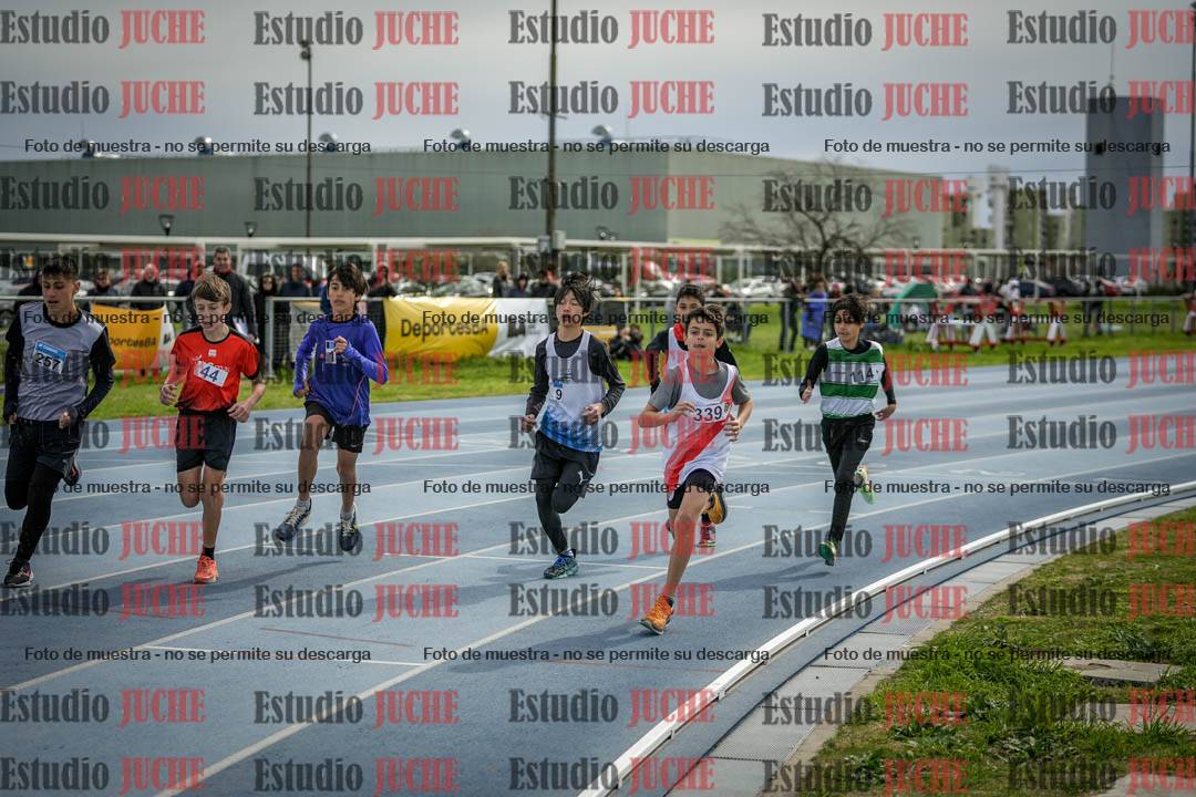 Fotos de los 800 m llanos de varones - U14