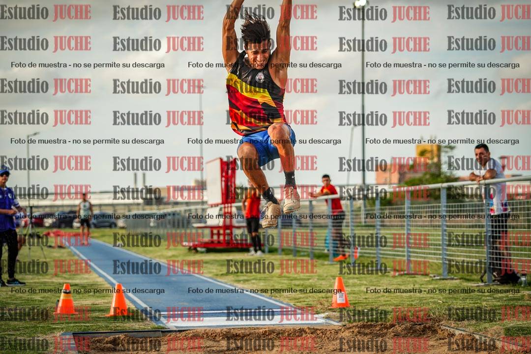 Fotos del salto en largo de varones